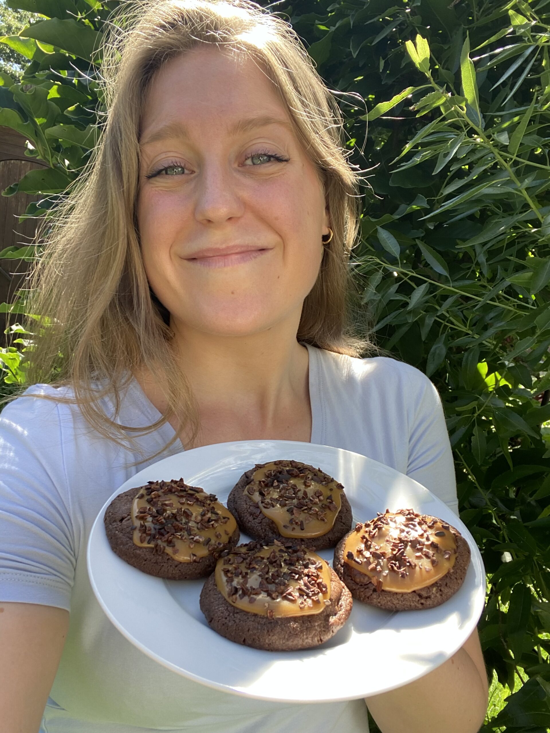 brigitte avec des cookies au chocolat et caramel